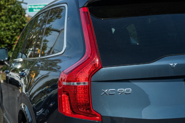 Certified 2024 Volvo XC90 T8 Ultimate w/ Lounge Package AWD/4WD image 7