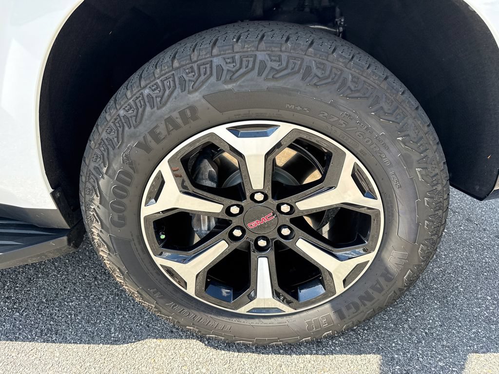 Used 2025 GMC Yukon AT4 AWD/4WD image 12