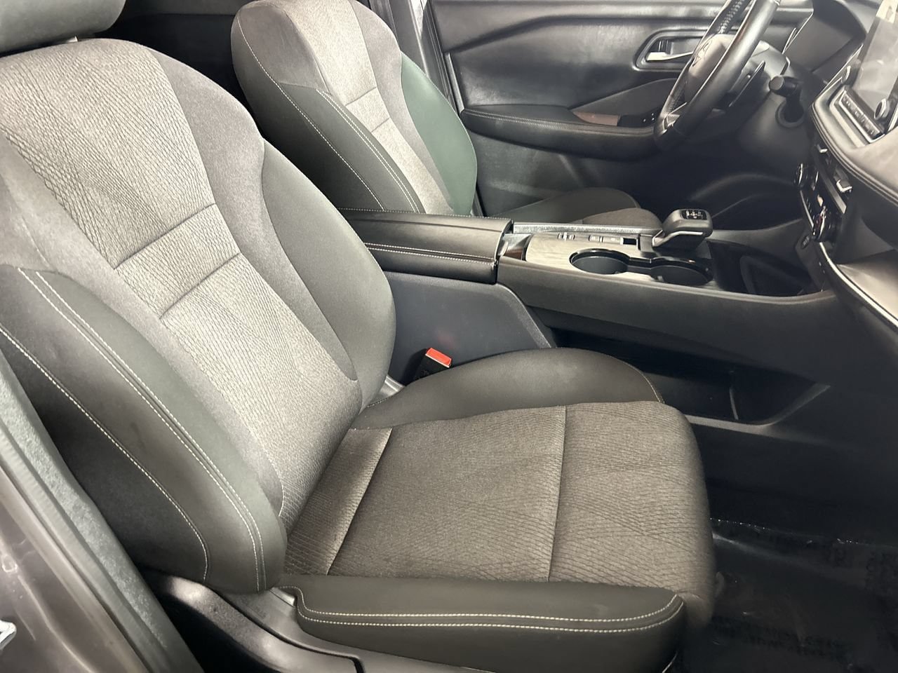 Used 2025 Nissan Rogue SV FWD image 26