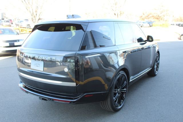 Used 2025 Land Rover Range Rover SV image 2