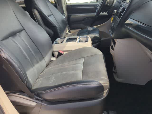 Used 2014 Chrysler Town & Country Touring FWD image 22