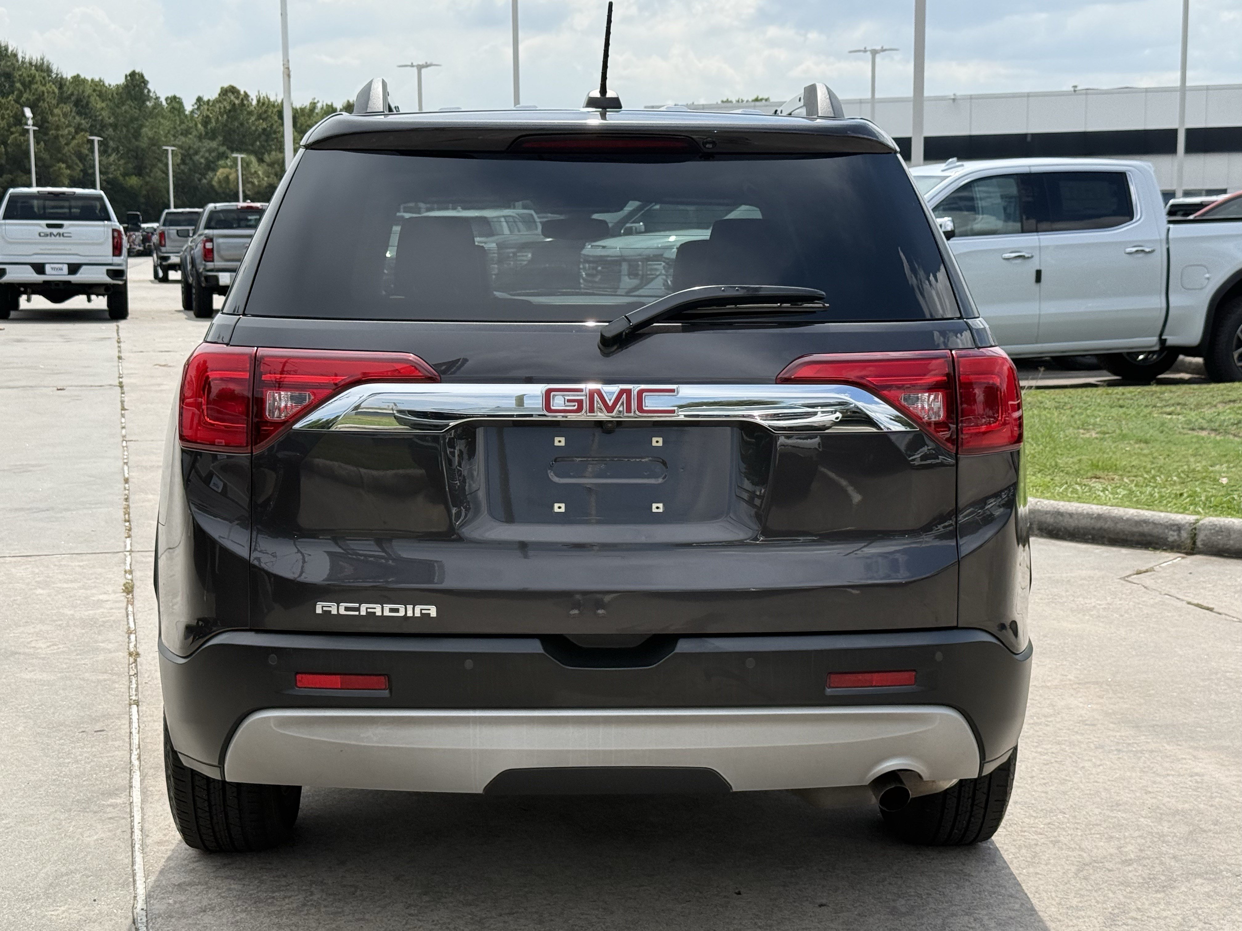Used 2019 GMC Acadia SLT w/ LPO, Floor Liner Package FWD image 6