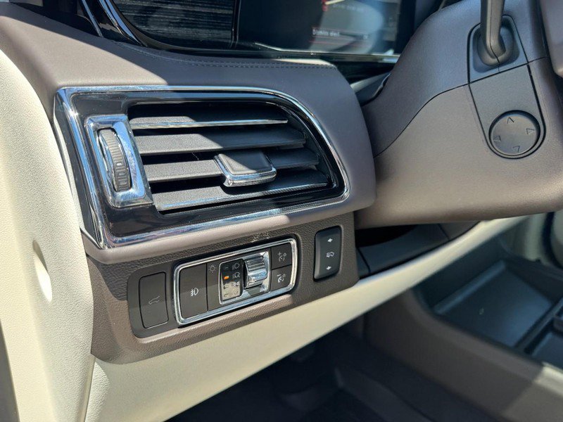 Used 2024 Lincoln Navigator Black Label AWD/4WD image 14