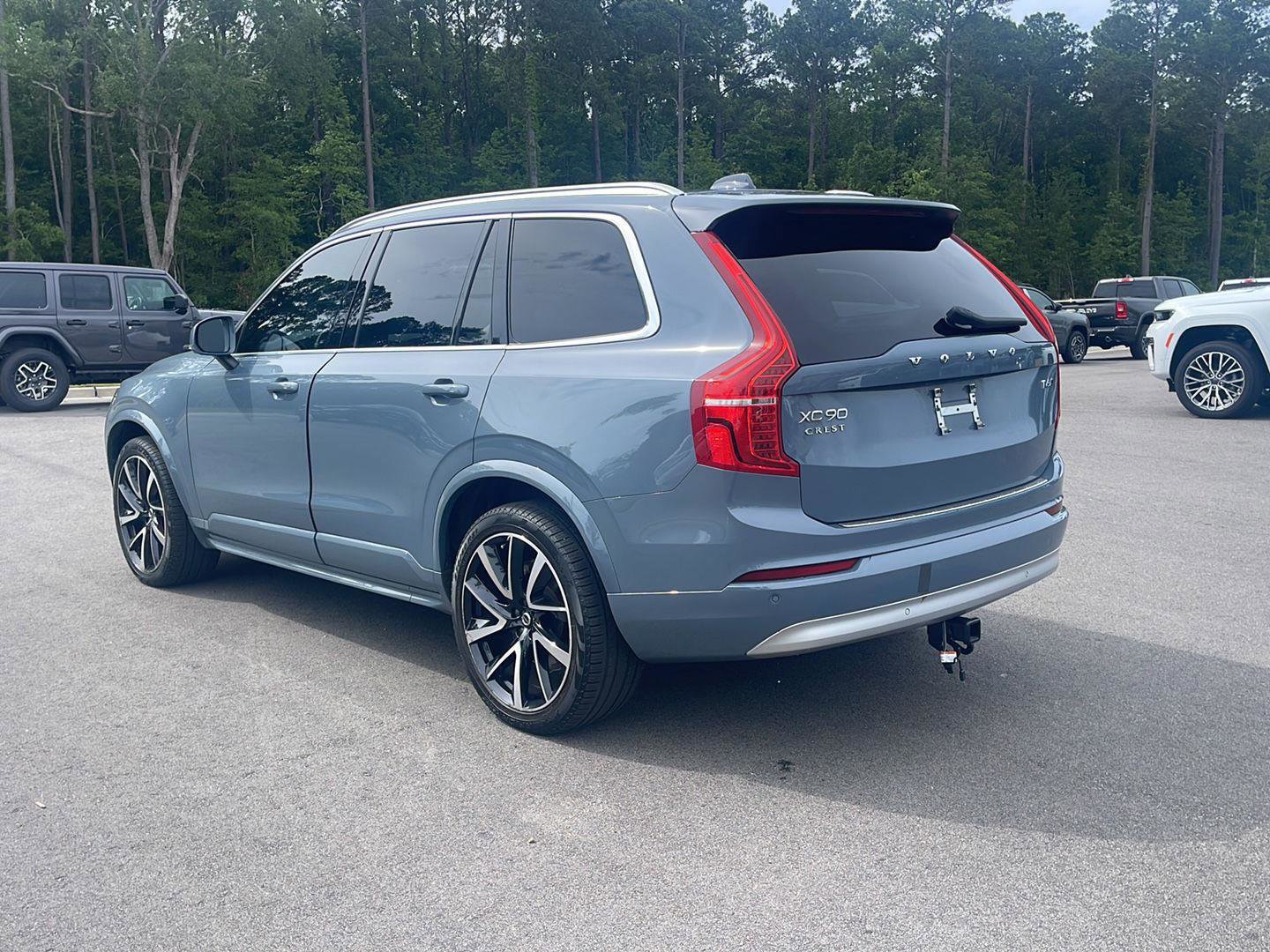 Used 2022 Volvo XC90 T6 Momentum w/ Advanced Package AWD/4WD image 5