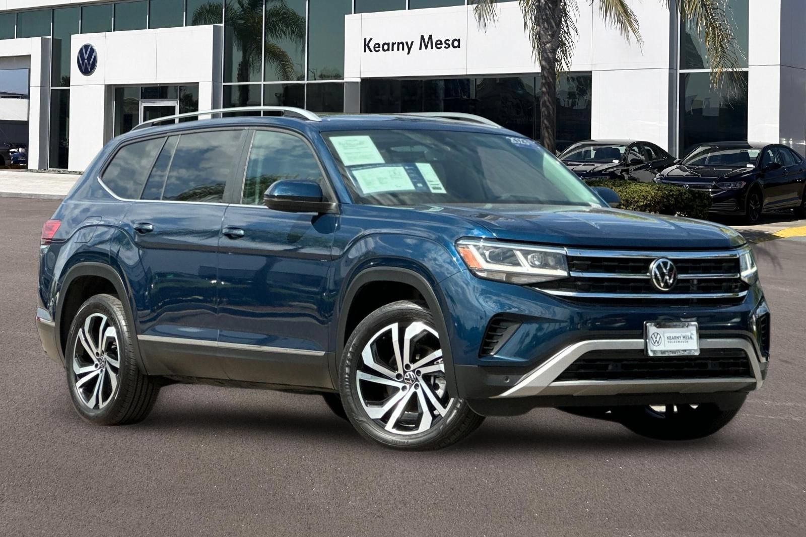 Used 2023 Volkswagen Atlas SEL AWD/4WD image 2