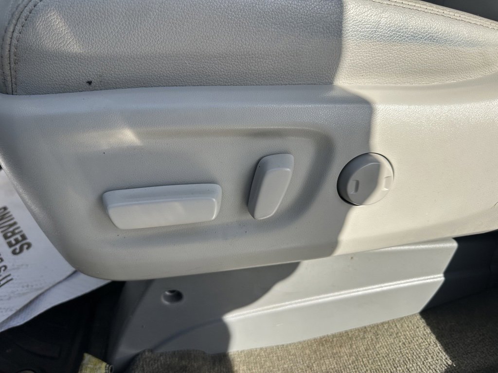 Used 2014 Toyota Sienna XLE image 17