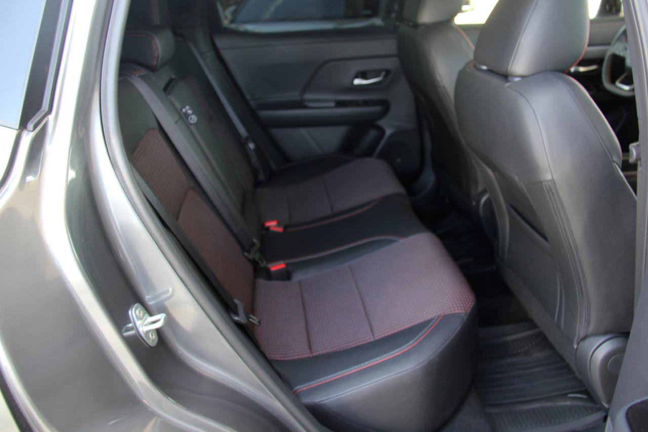 Used 2026 Nissan Kicks SR FWD image 30