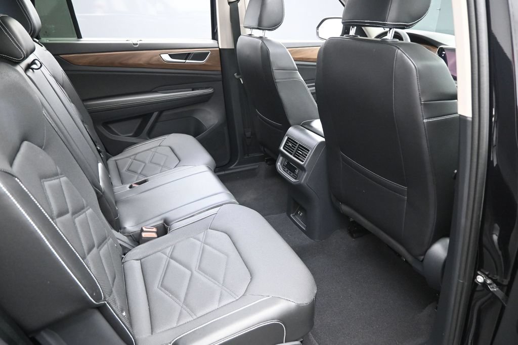 Used 2024 Volkswagen Atlas SE w/ Panoramic Sunroof Package FWD image 32