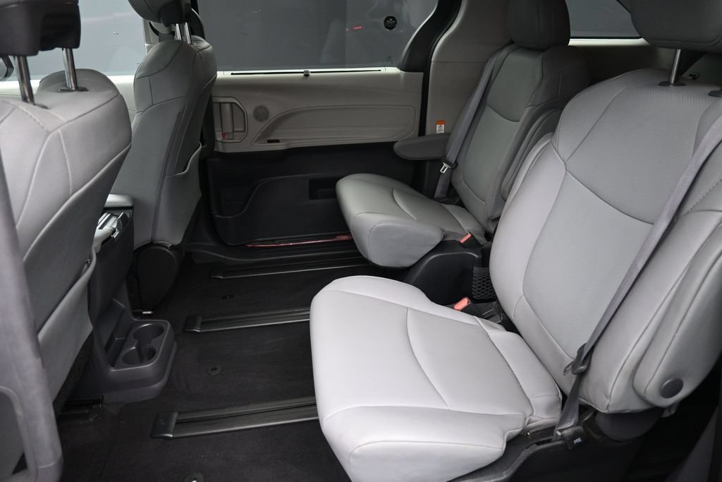 Certified 2022 Toyota Sienna XLE AWD/4WD image 22