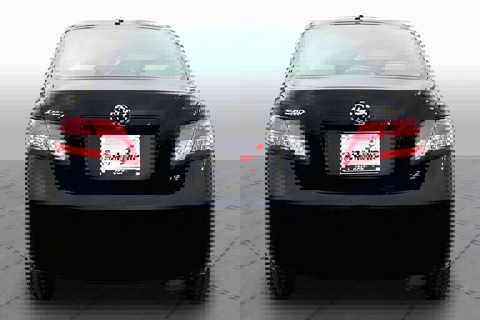 Used 2011 Toyota Camry LE FWD image 4