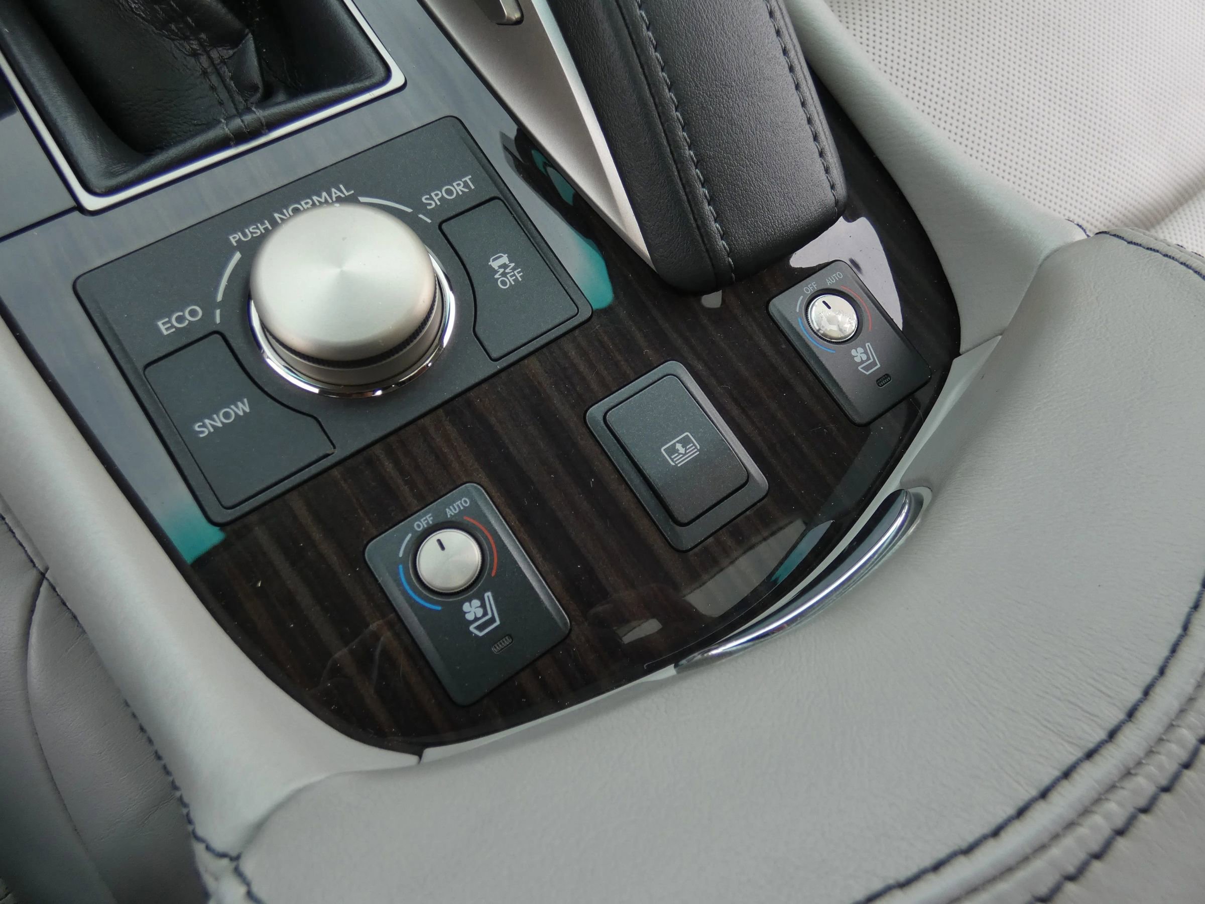 Used 2016 Lexus LS 460 w/ Comfort Package image 80