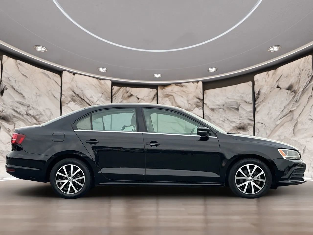 Used 2017 Volkswagen Jetta SE image 4