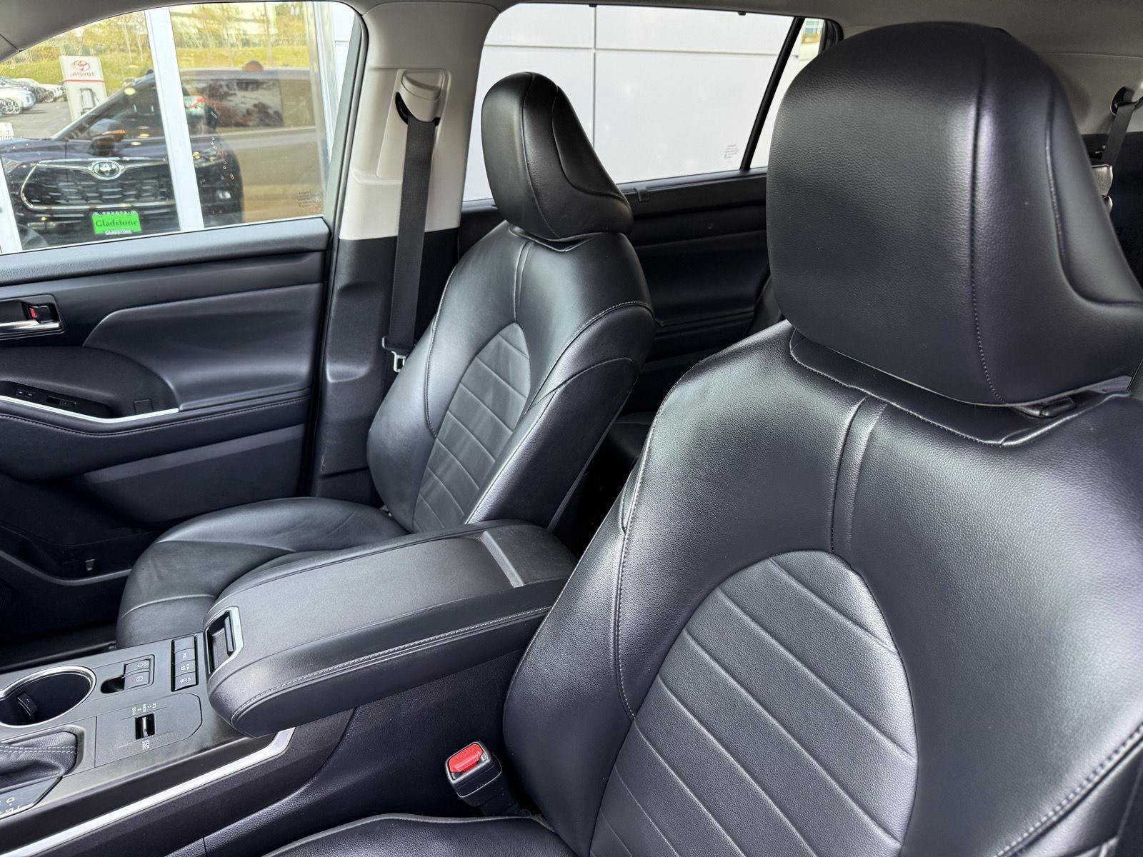 Used 2022 Toyota Highlander XLE AWD/4WD image 13
