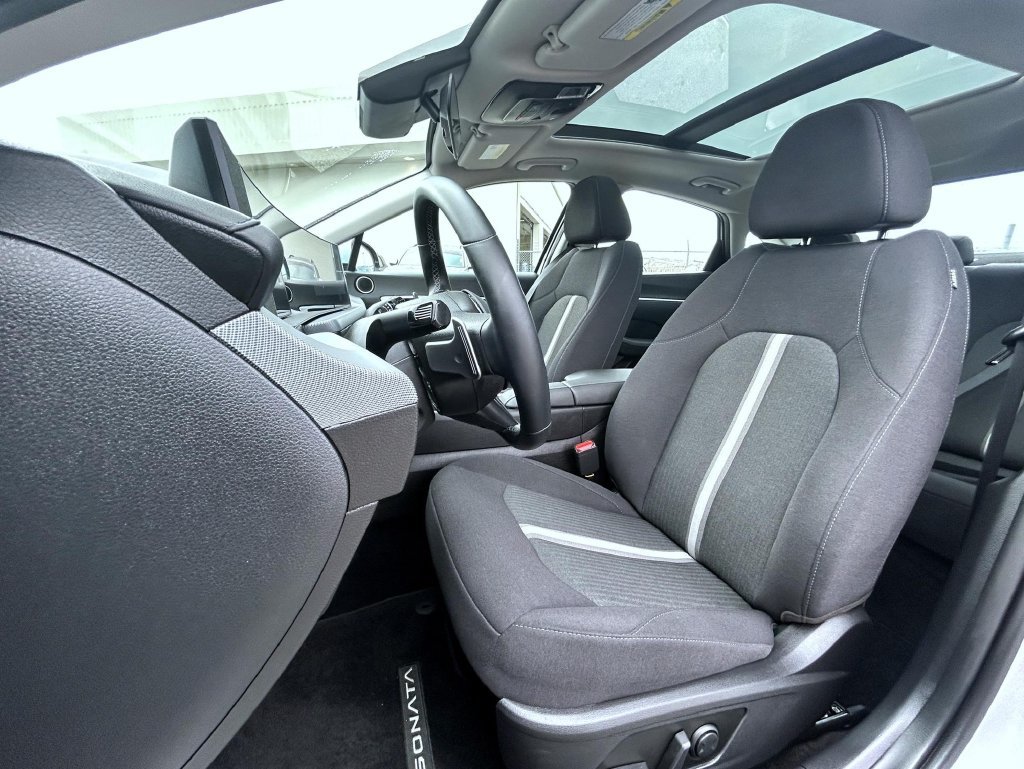 Used 2025 Hyundai Sonata SEL FWD image 12