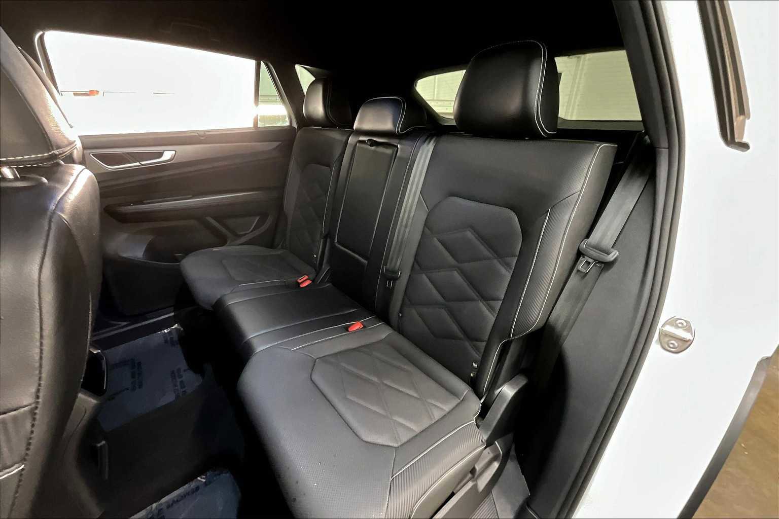 Used 2024 Volkswagen Atlas Cross Sport SE image 28