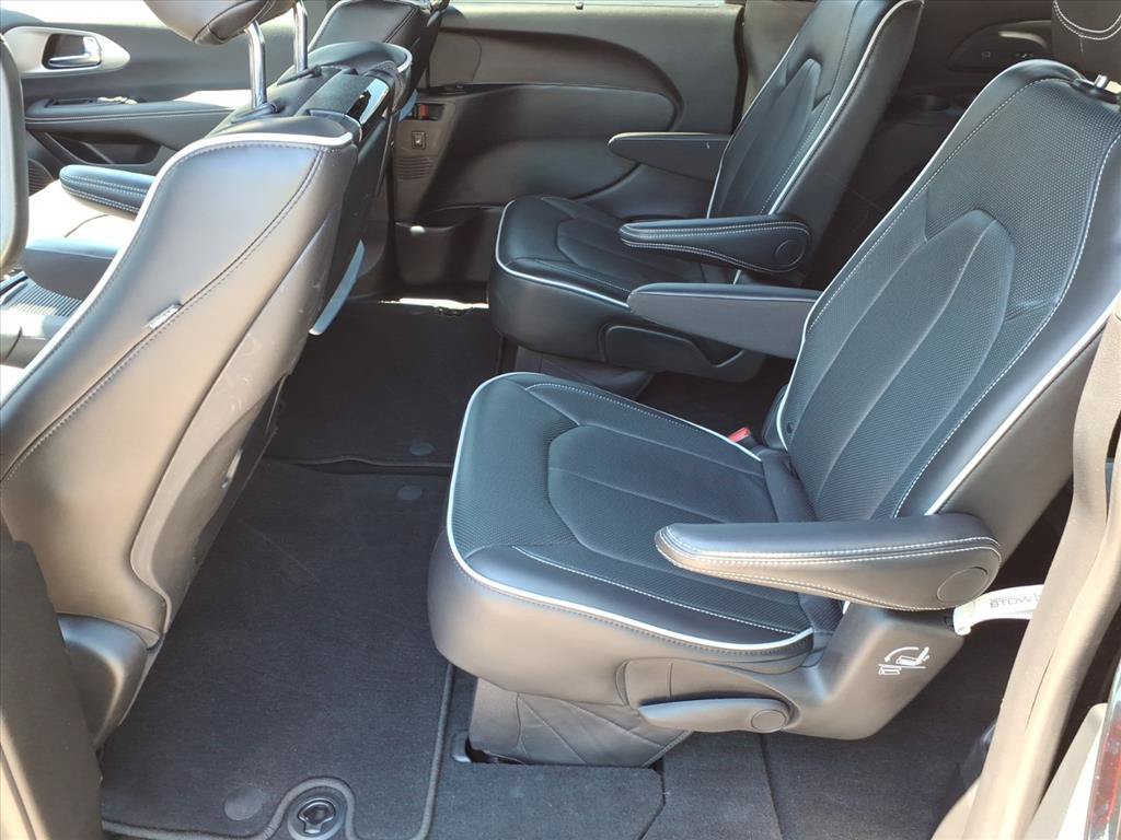 Used 2024 Chrysler Pacifica Limited w/ Uconnect Theater Family Group AWD/4WD image 13