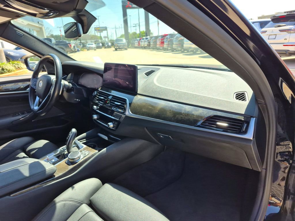 Used 2021 BMW 530i xDrive w/ Premium Package image 39