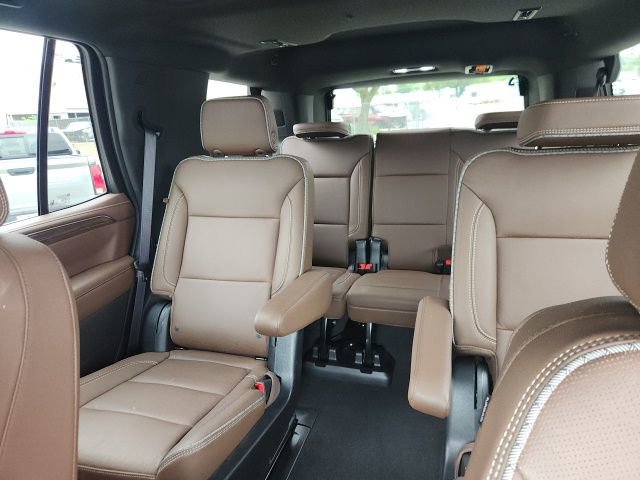 Used 2023 Chevrolet Tahoe High Country RWD image 12