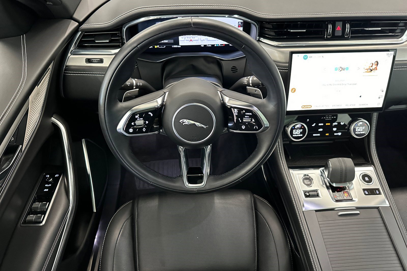 Used 2025 Jaguar F-PACE R-Dynamic S image 28