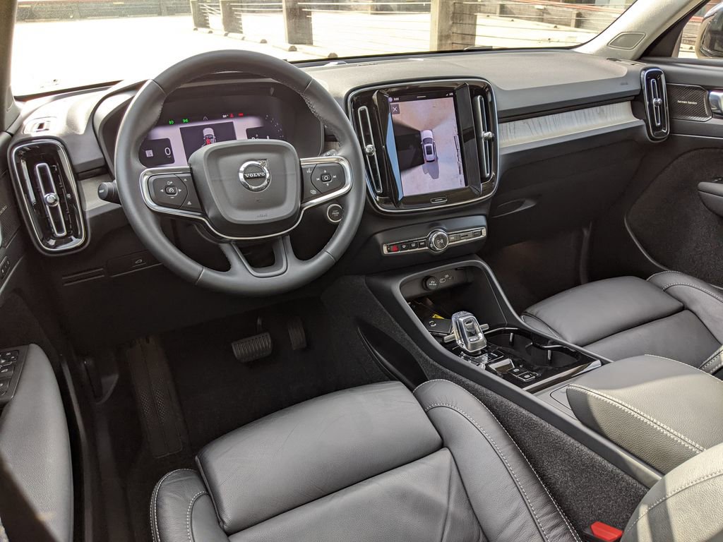 Used 2023 Volvo XC40 B5 Ultimate w/ Protection Package Premier image 12