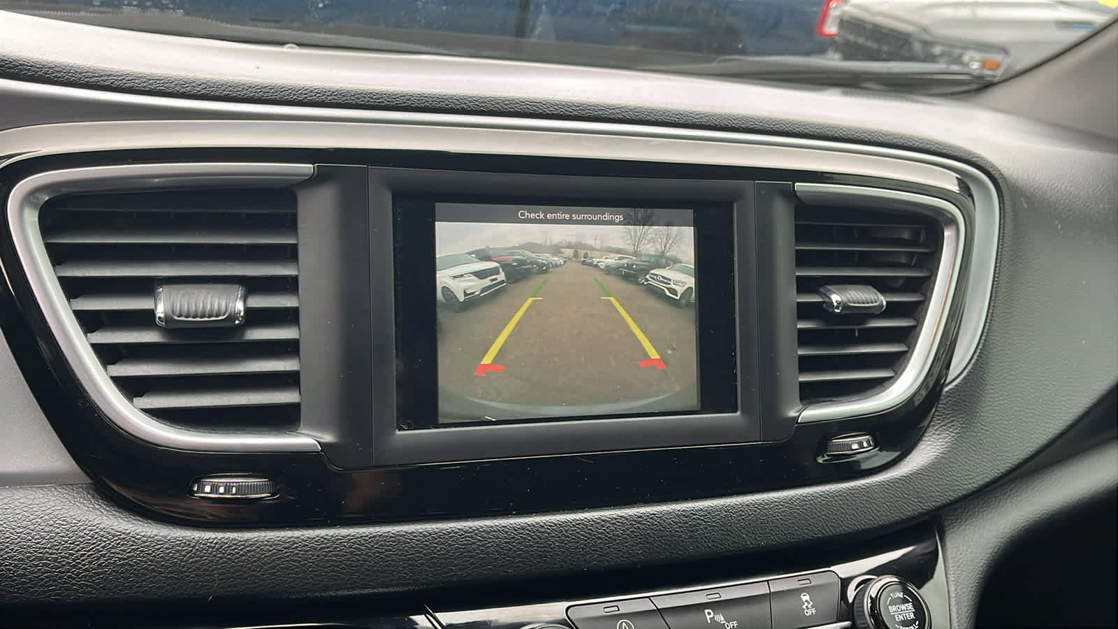 Used 2020 Chrysler Pacifica Touring-L w/ S Appearance Package image 16