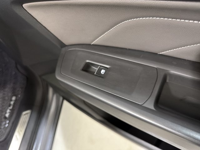 Used 2022 Volkswagen Atlas Cross Sport SE FWD image 39