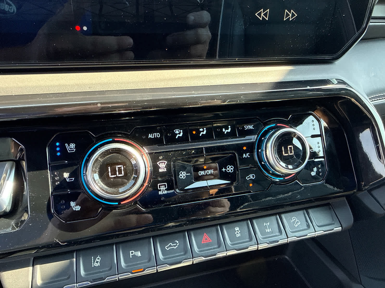 Certified 2024 GMC Sierra 2500 AT4X AWD/4WD image 18