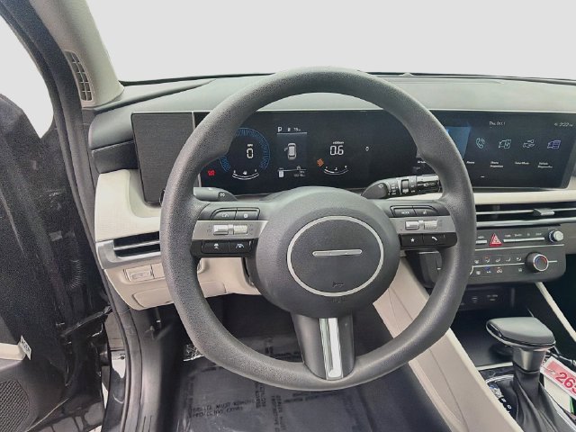 Used 2025 Hyundai Tucson SE FWD image 11