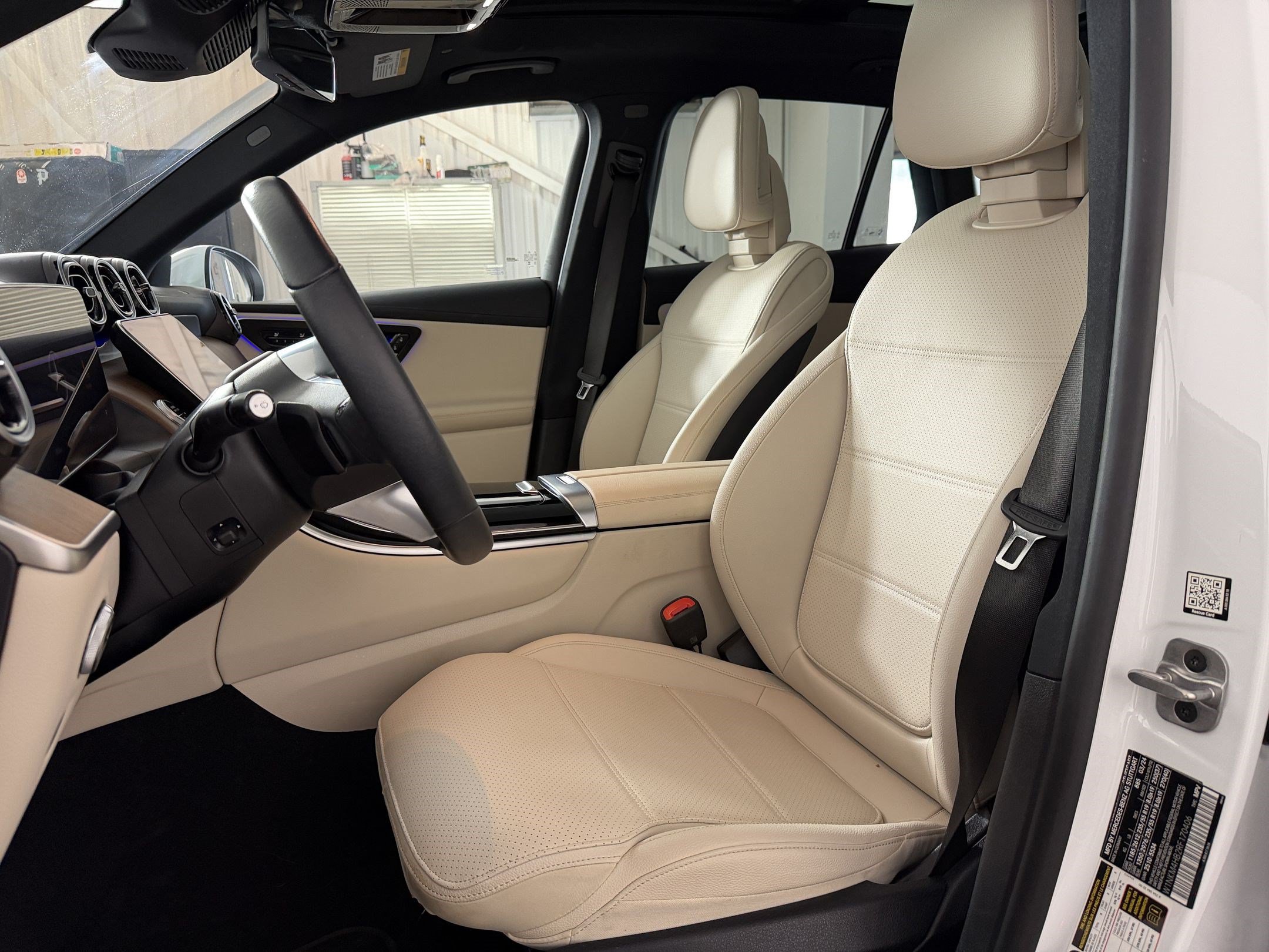 Used 2024 Mercedes-Benz GLC 300 4MATIC image 5