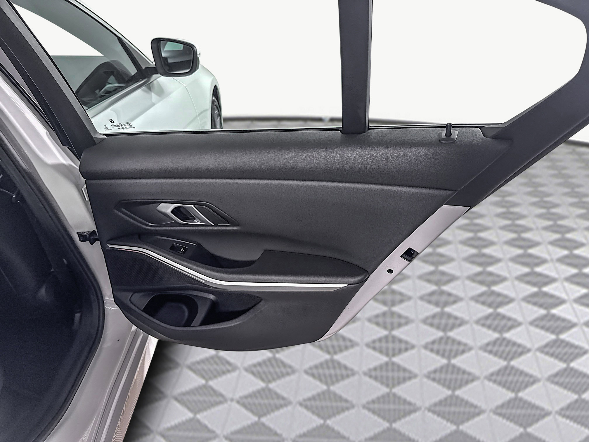 Used 2025 BMW 330i Sedan w/ Convenience Package image 28