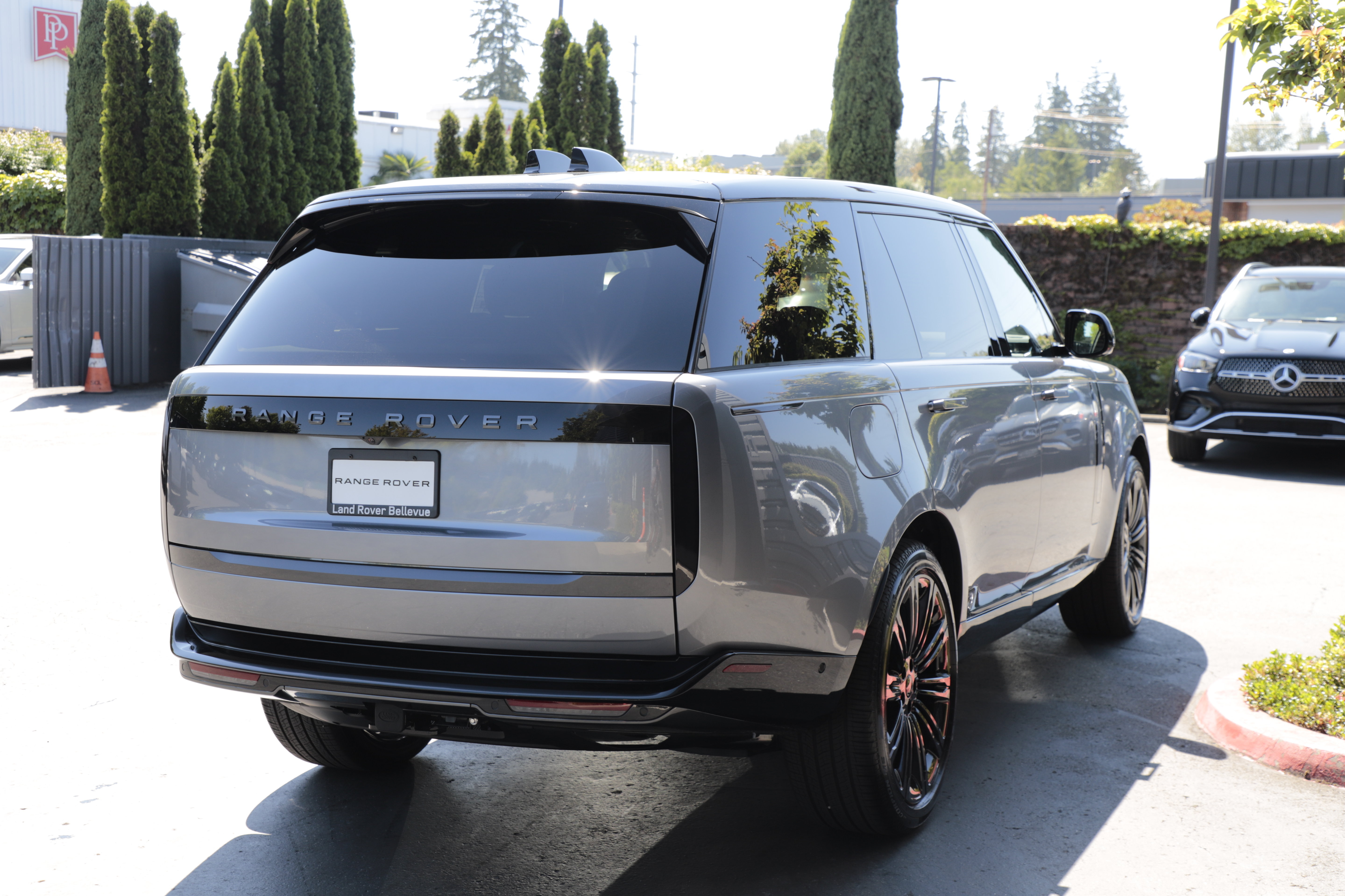 New 2026 Land Rover Range Rover Long Wheelbase SE AWD/4WD image 10