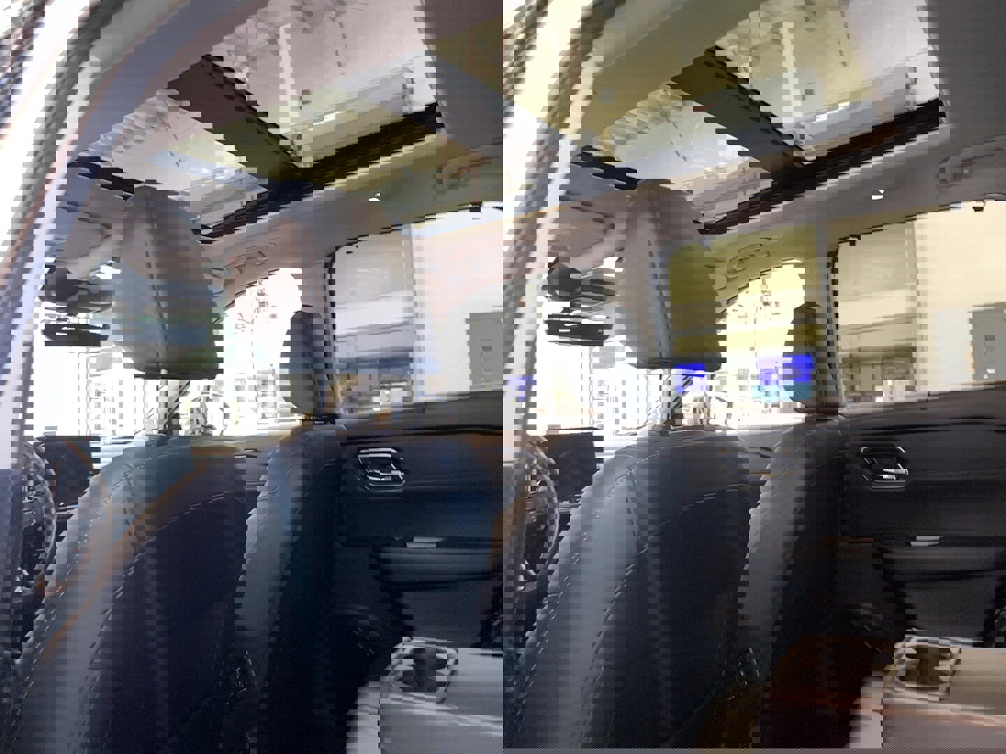 Used 2022 Nissan Rogue Platinum w/ Head-Up Display Package image 6