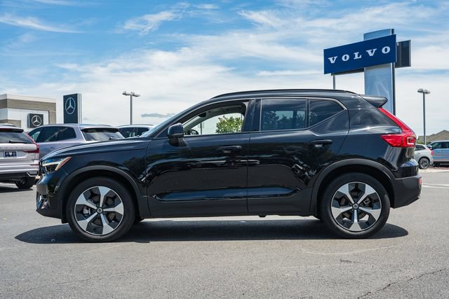 Certified 2025 Volvo XC40 B5 Plus AWD/4WD image 4