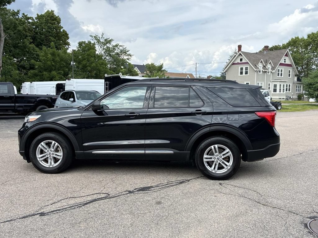 Used 2023 Ford Explorer XLT w/ Equipment Group 202A AWD/4WD image 4
