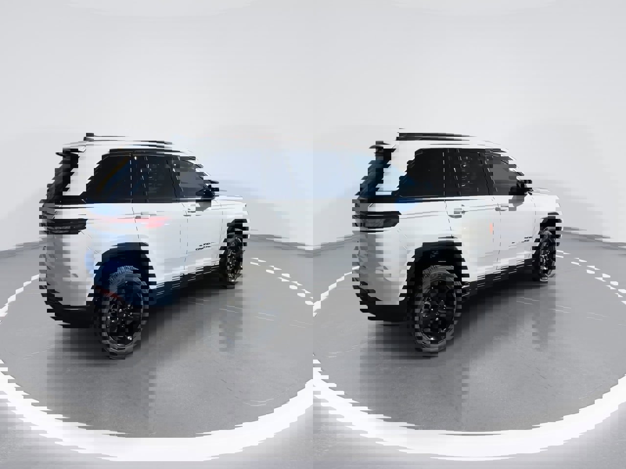 New 2025 Jeep Grand Cherokee Altitude image 8