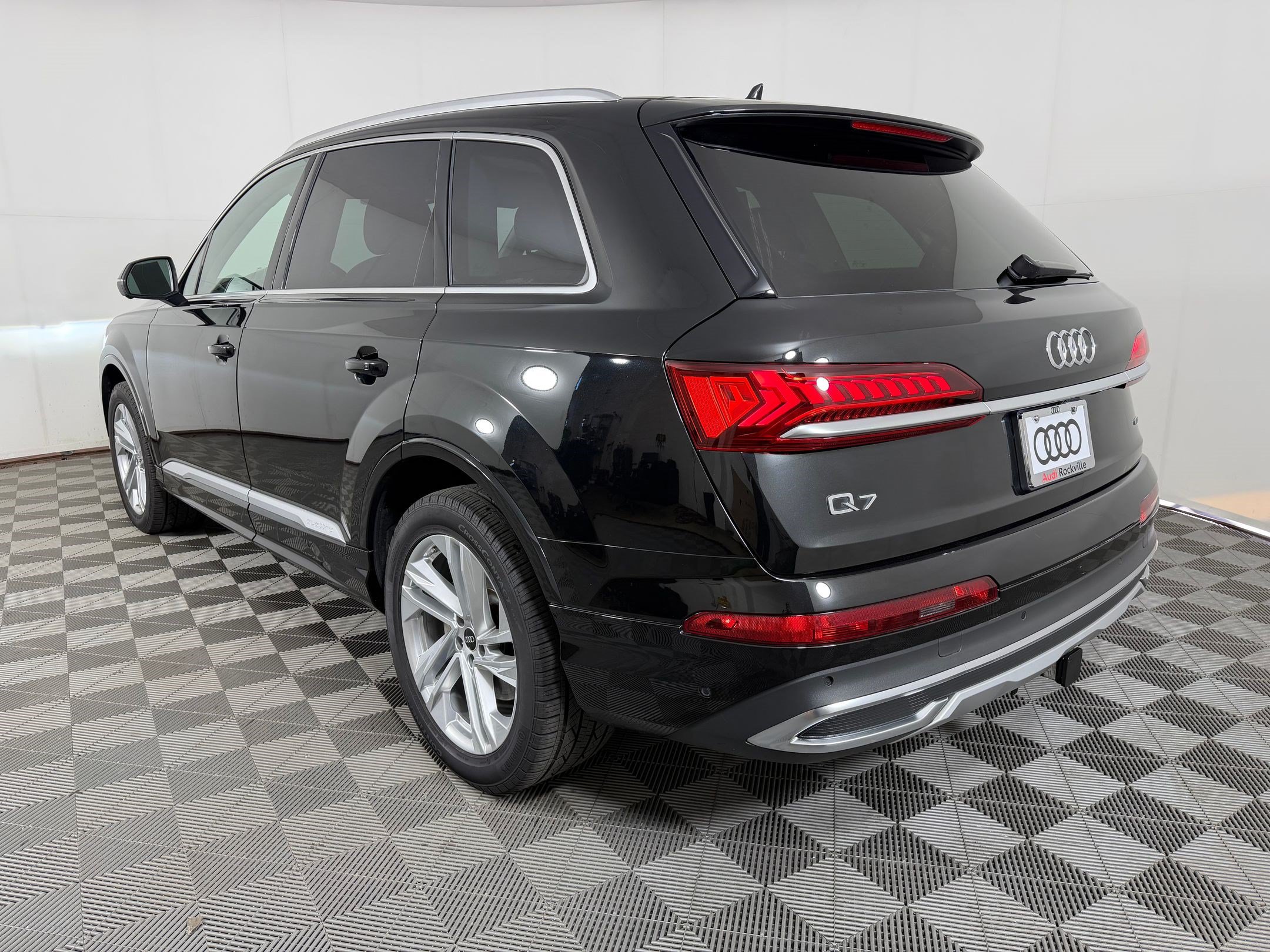 Used 2023 Audi Q7 3.0T Premium Plus w/ Premium Plus Package AWD/4WD image 3