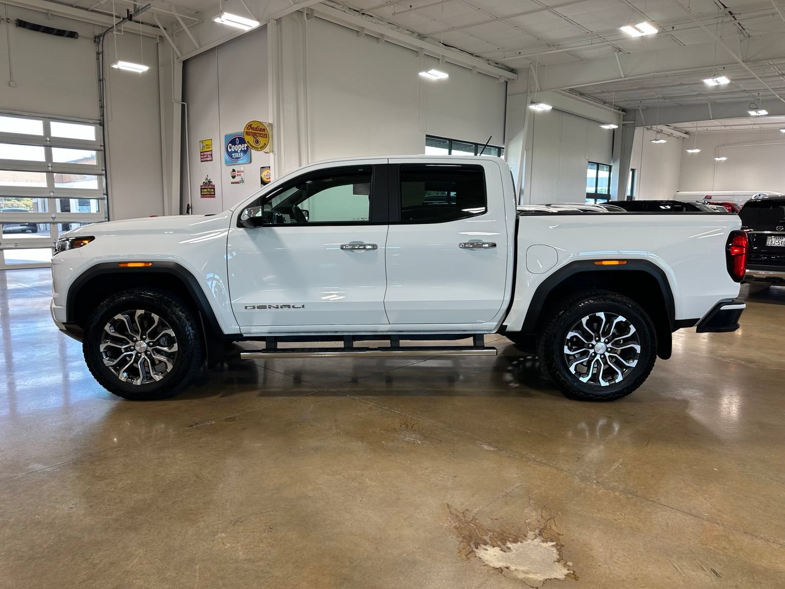 Used 2024 GMC Canyon Denali AWD/4WD image 5