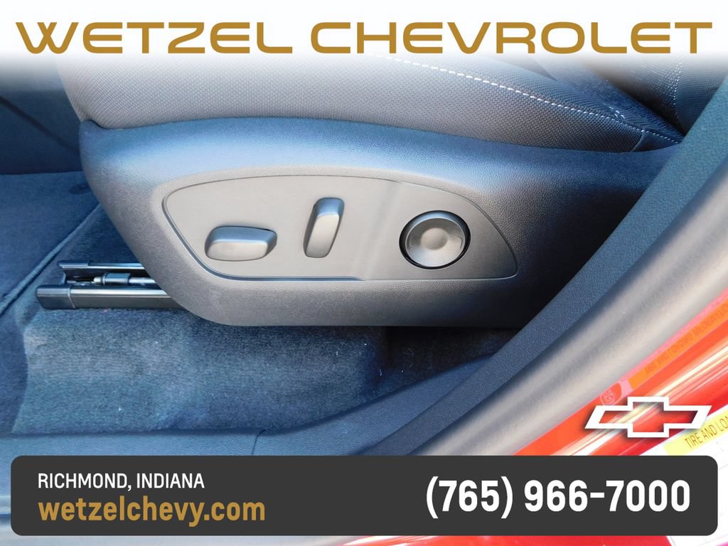 New 2027 Chevrolet Traverse LT FWD image 13