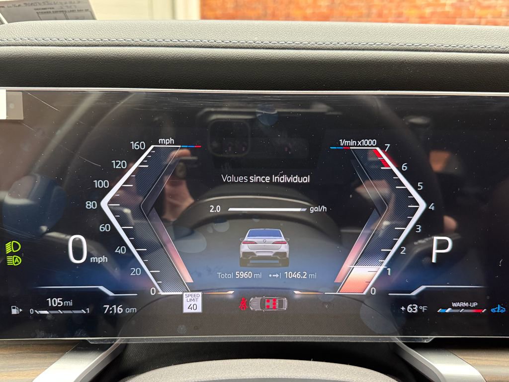 Certified 2025 BMW 760i xDrive w/ Luxury Rear Seating Package image 15