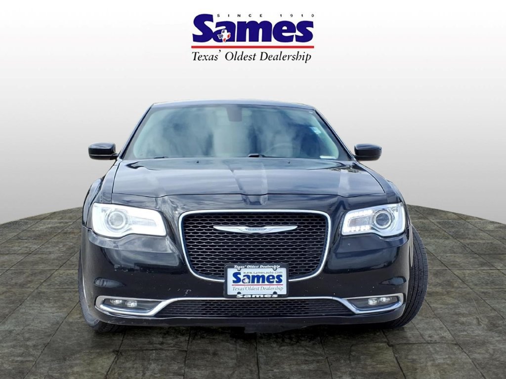Used 2018 Chrysler 300 Touring w/ Driver Convenience Group RWD image 2