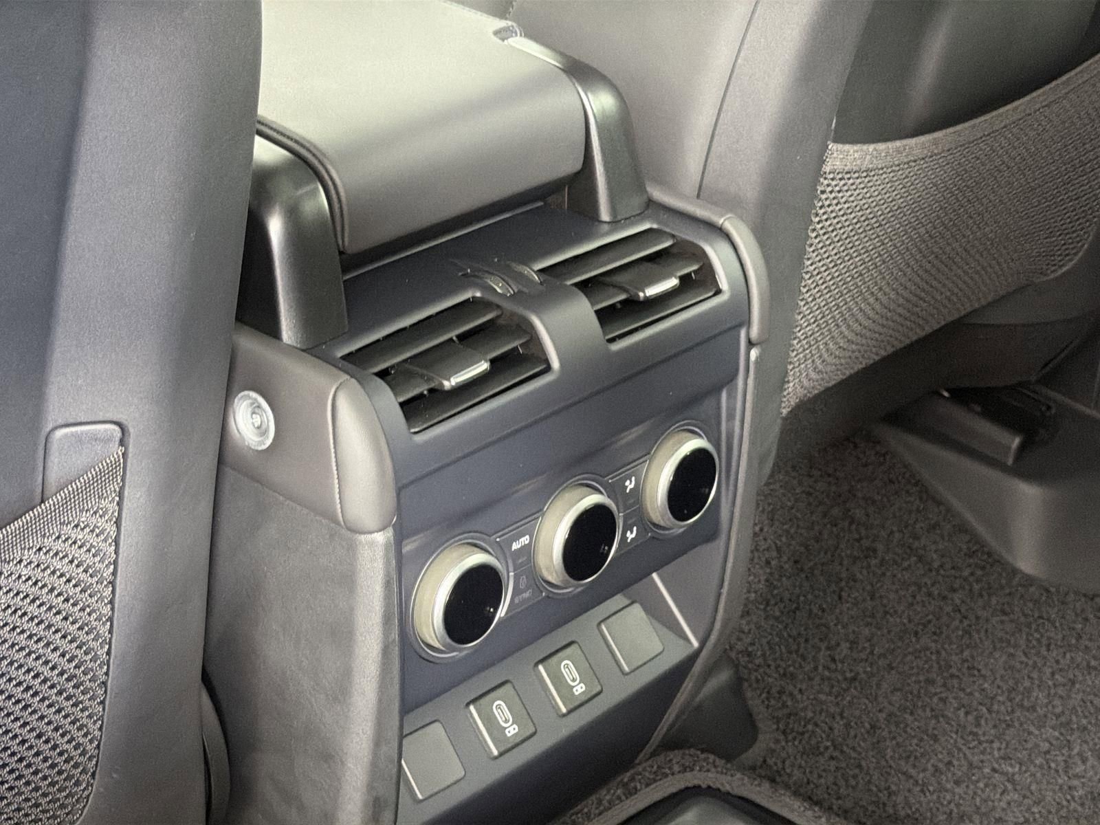 New 2026 Land Rover Defender 130 X-Dynamic SE image 27