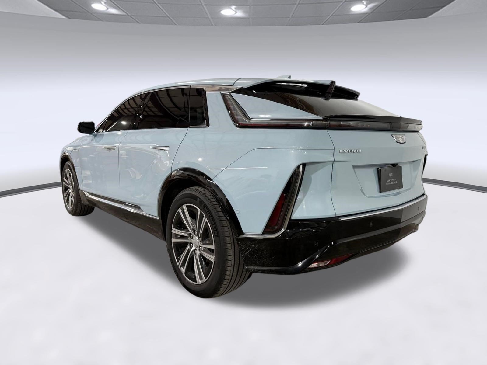 Certified 2024 Cadillac Lyriq Luxury AWD/4WD image 2