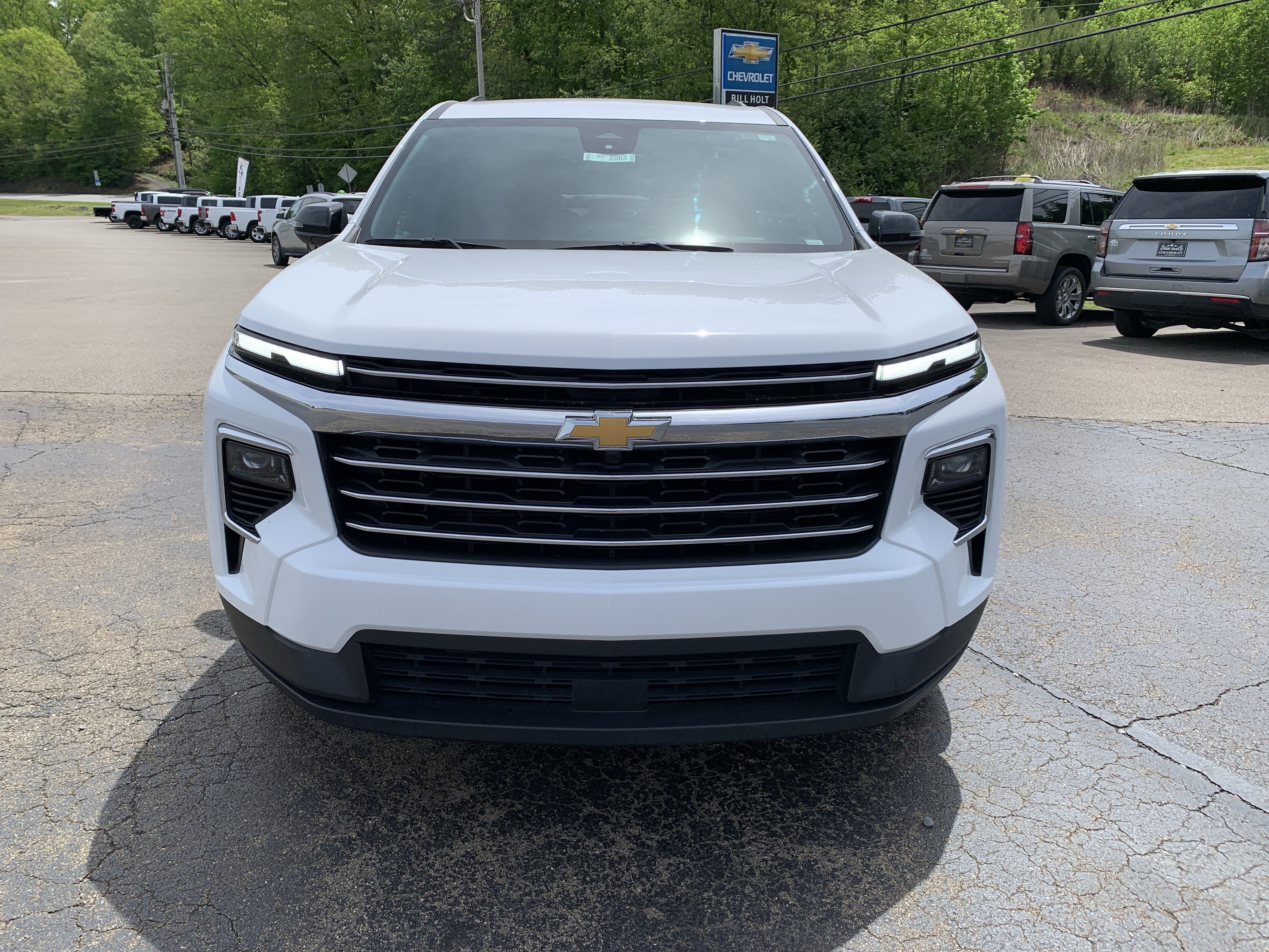 Used 2025 Chevrolet Traverse LT FWD image 16
