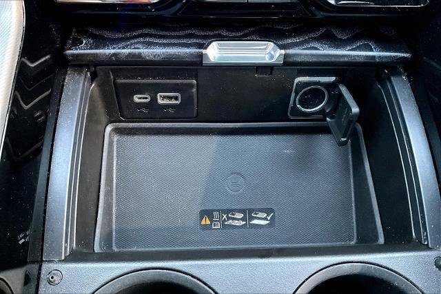 Used 2021 GMC Yukon Denali w/ Denali Premium Package image 16