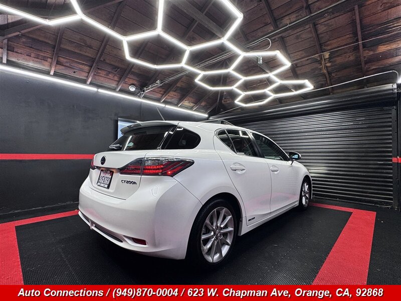 Used 2013 Lexus CT 200h w/ Premium Pkg w/Navigation FWD image 3
