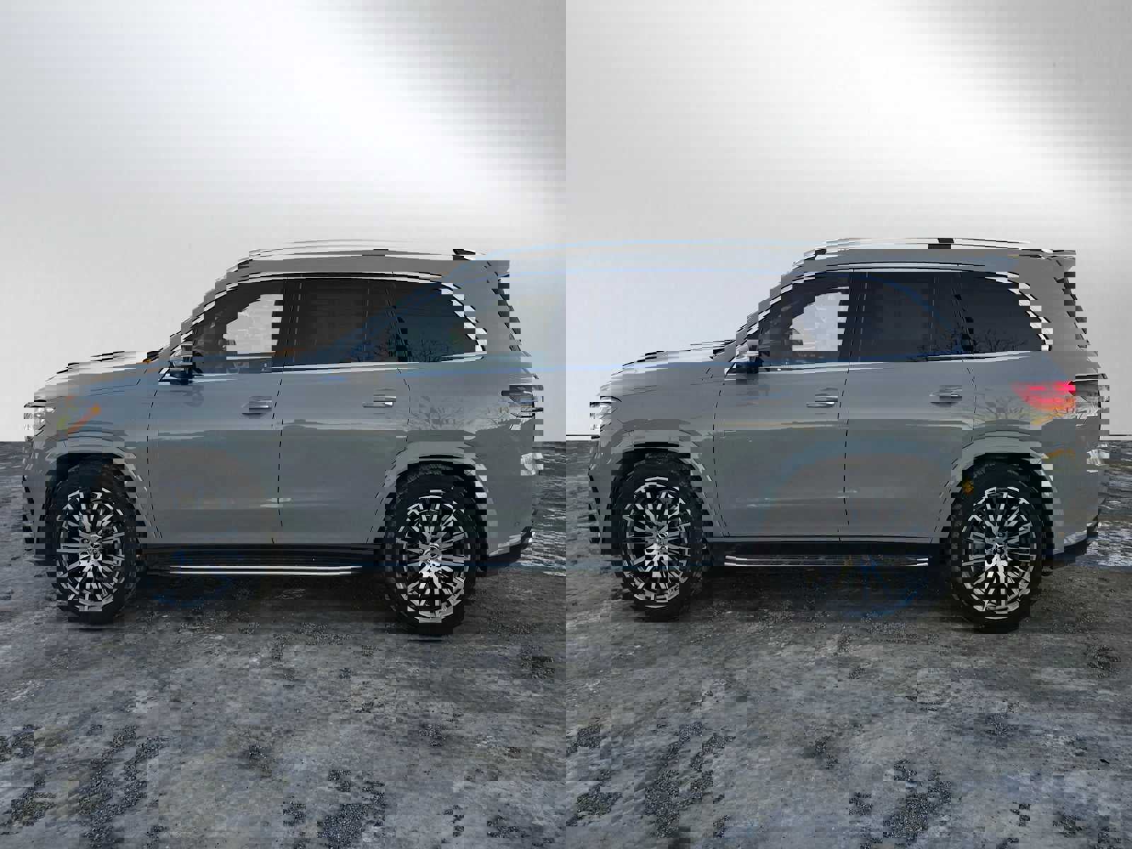 Used 2025 Mercedes-Benz GLS 580 4MATIC image 6