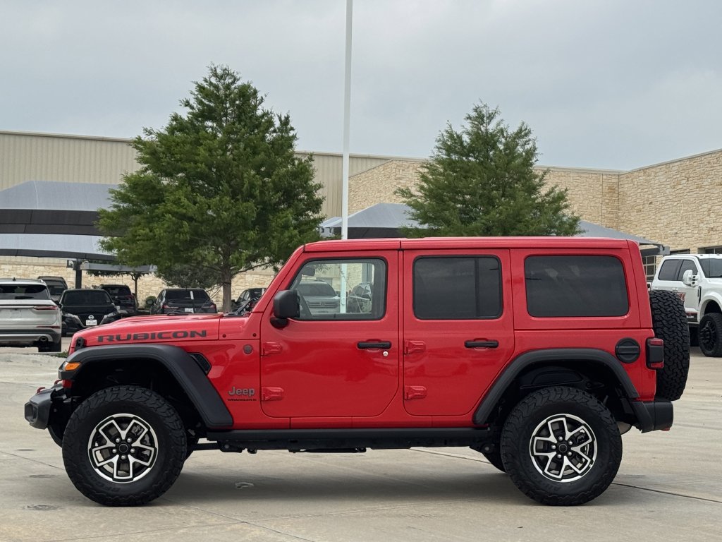 Used 2025 Jeep Wrangler Unlimited Rubicon AWD/4WD image 3