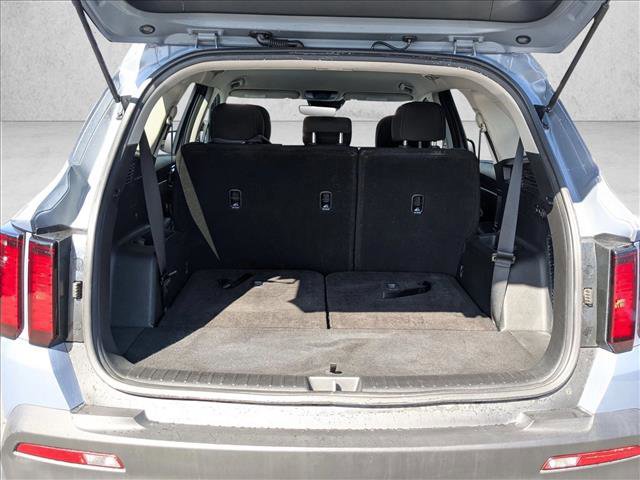 Used 2023 Kia Sorento LX image 8