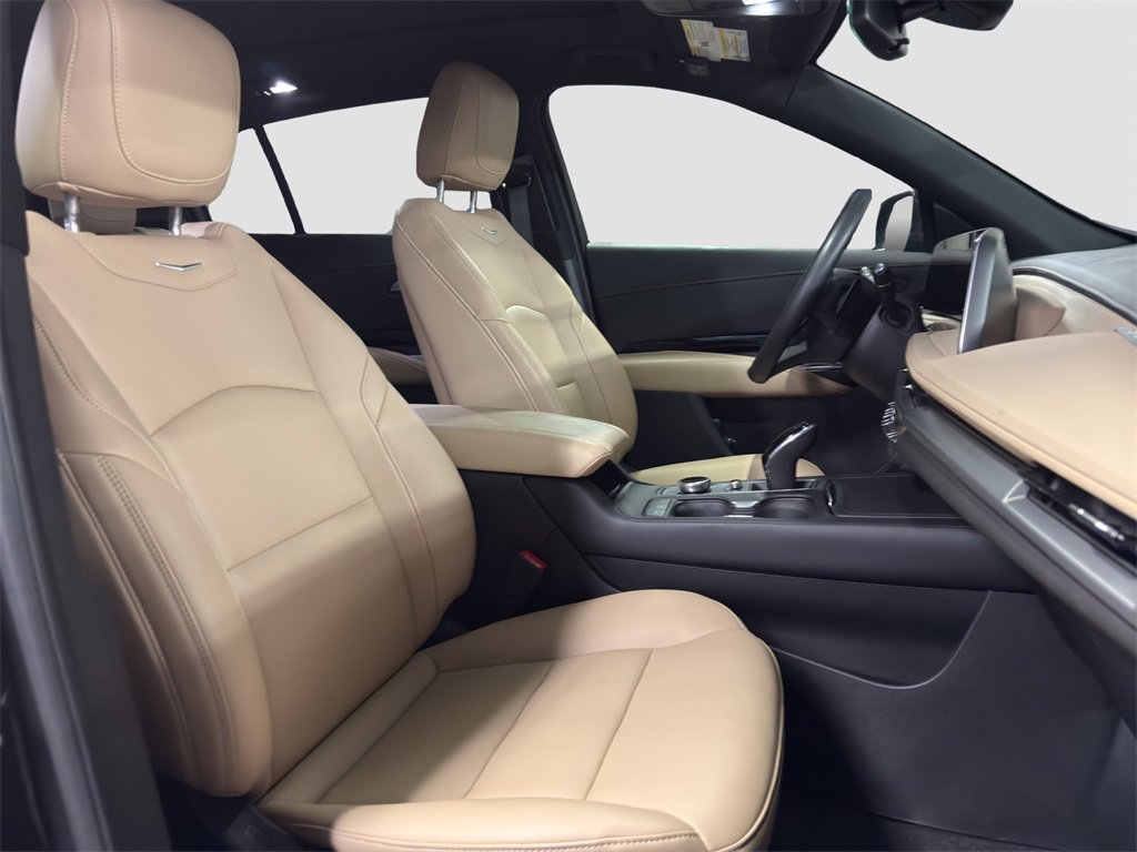 Used 2024 Cadillac XT4 Luxury w/ Cold Weather Package image 22
