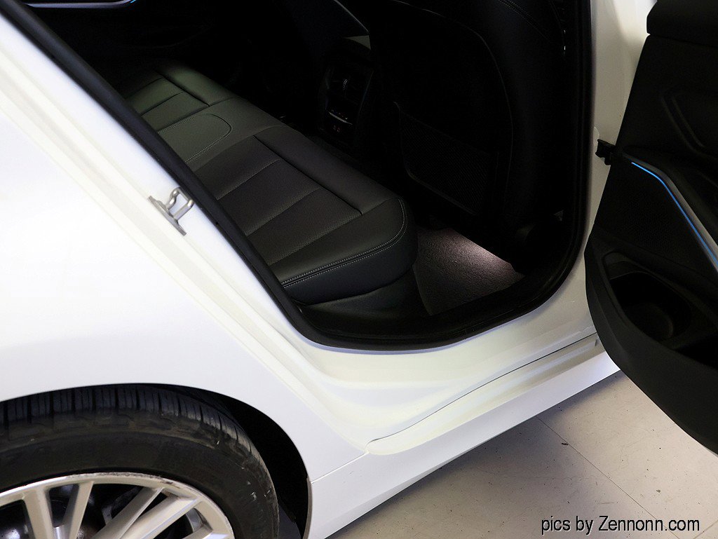 Certified 2023 BMW 330e xDrive w/ Premium Package image 31